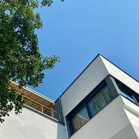 Clay Apartment Borik アパート